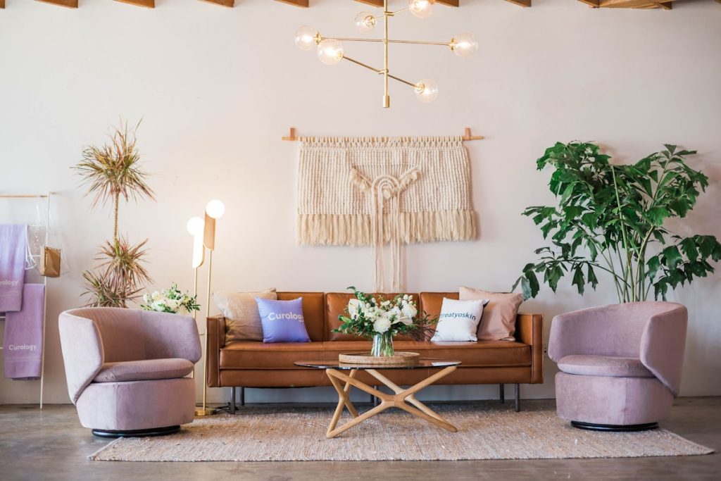 Slaapkamer lamp kiezen en combineren met een industriële wandlamp